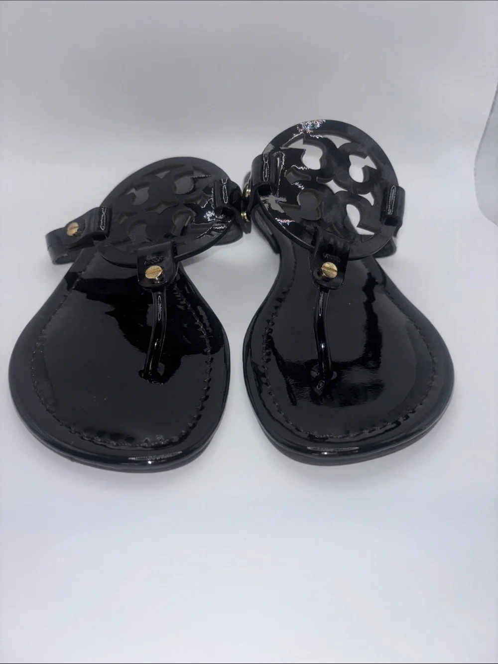 Tory Burch Miller Black Patent Logo Thong Sandals - Picture 3 of 9